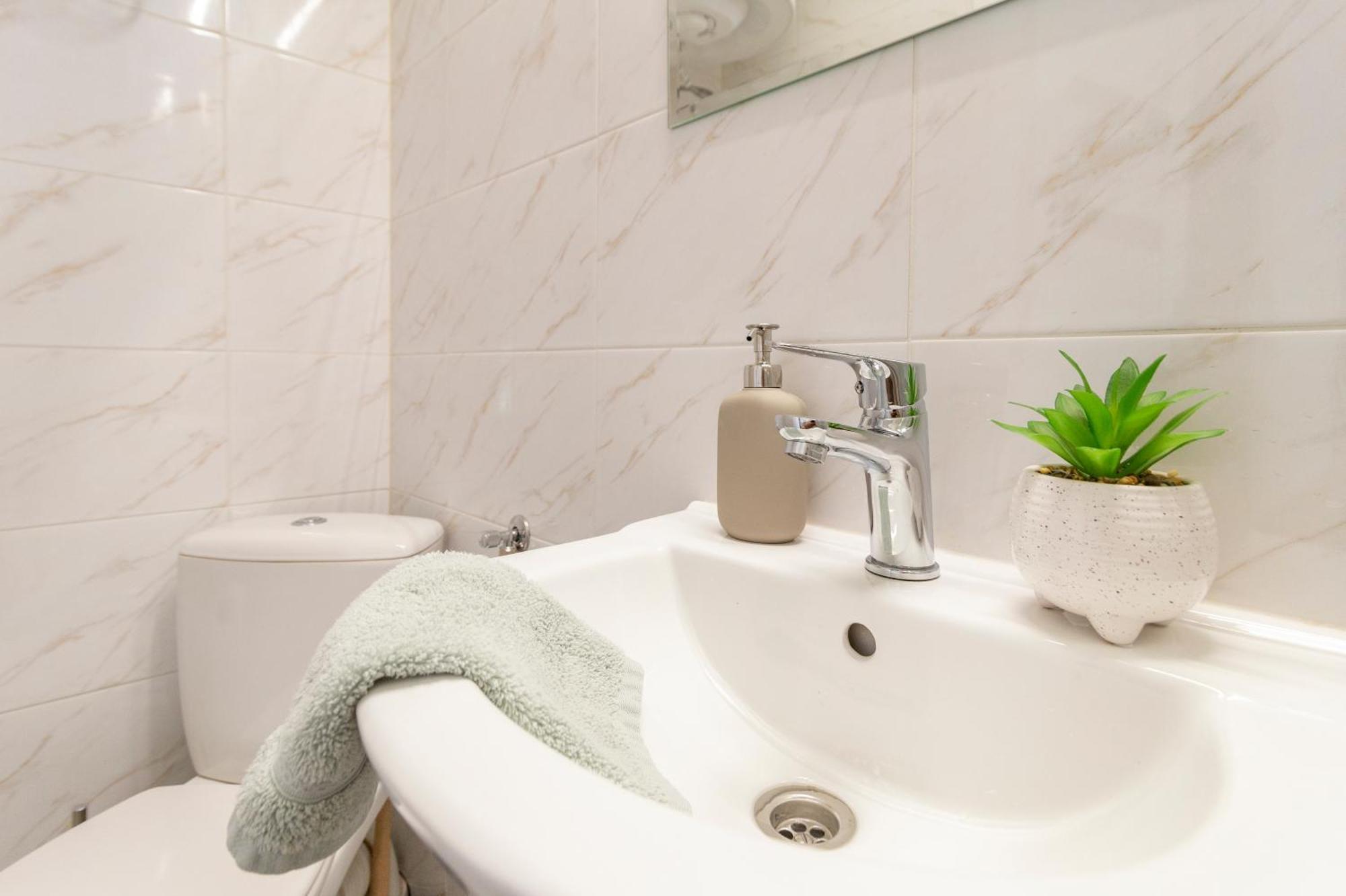 Apartament Alma In Cracow! 2 By The Gate To Old Town